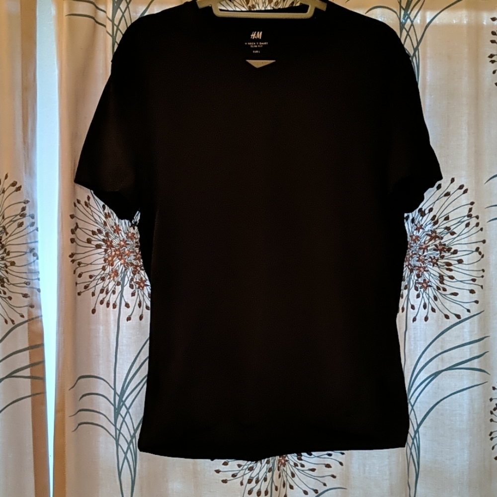 NWOT H&M slim fit v-neck T sz M/L